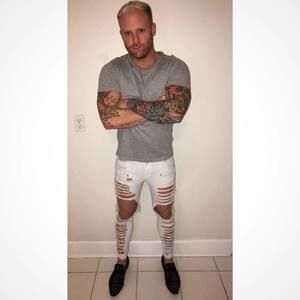 Meet your Posher, Davis